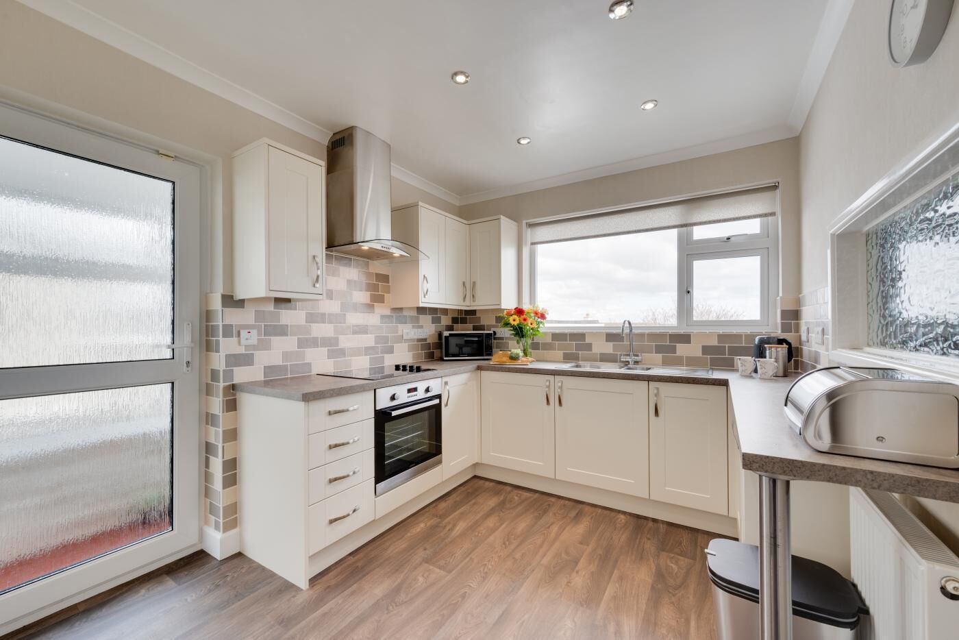 Mikrobølgeovn, ovn og kjøkkenutstyr