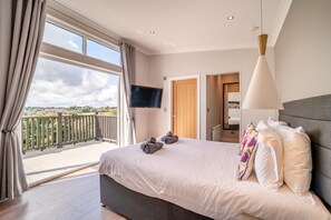 4 bedrooms, free WiFi, bed sheets