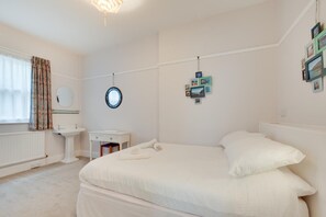 Iron/ironing board, free WiFi, bed sheets - 3 Bed in Salcombe (oc-bc4455) (Salcombe)