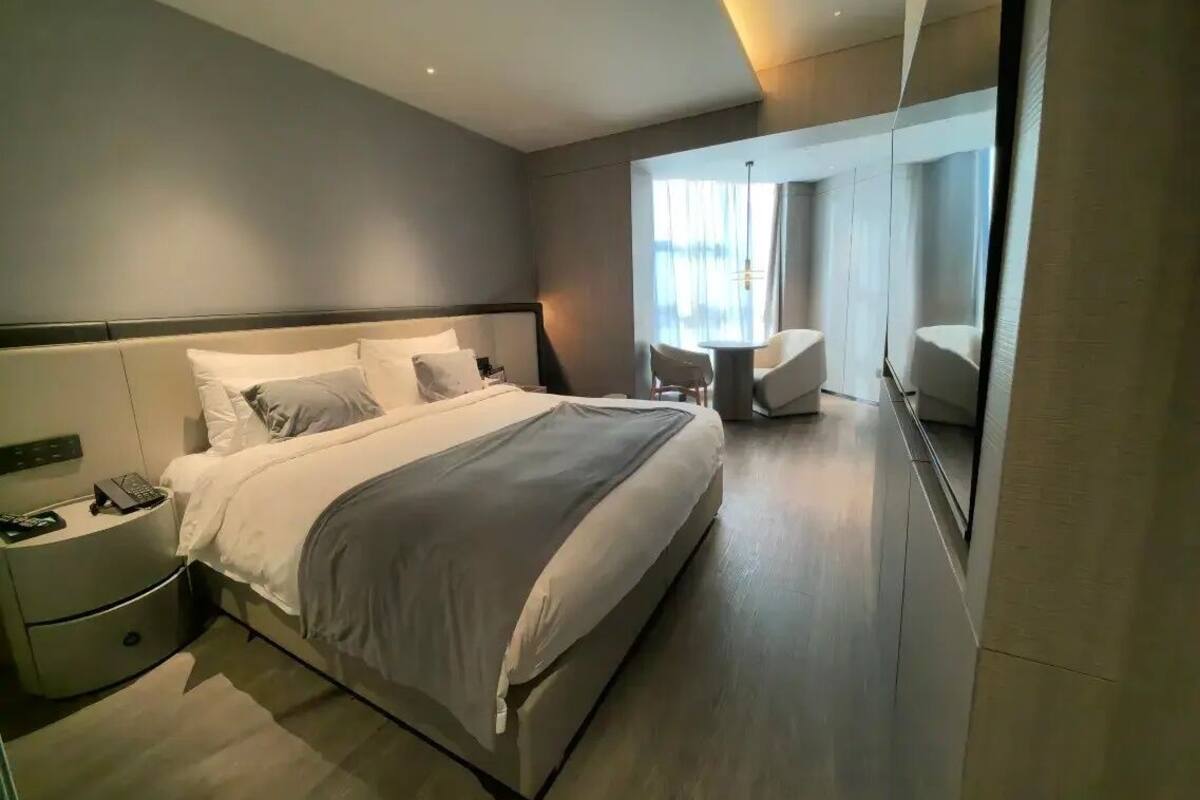 In-room safe, free WiFi