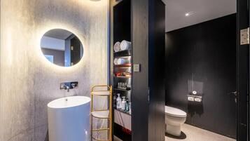 家庭双人房 | 浴室 | 免费洗浴用品、吹风机、拖鞋、毛巾