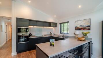 Dishwasher, cookware/dishes/utensils