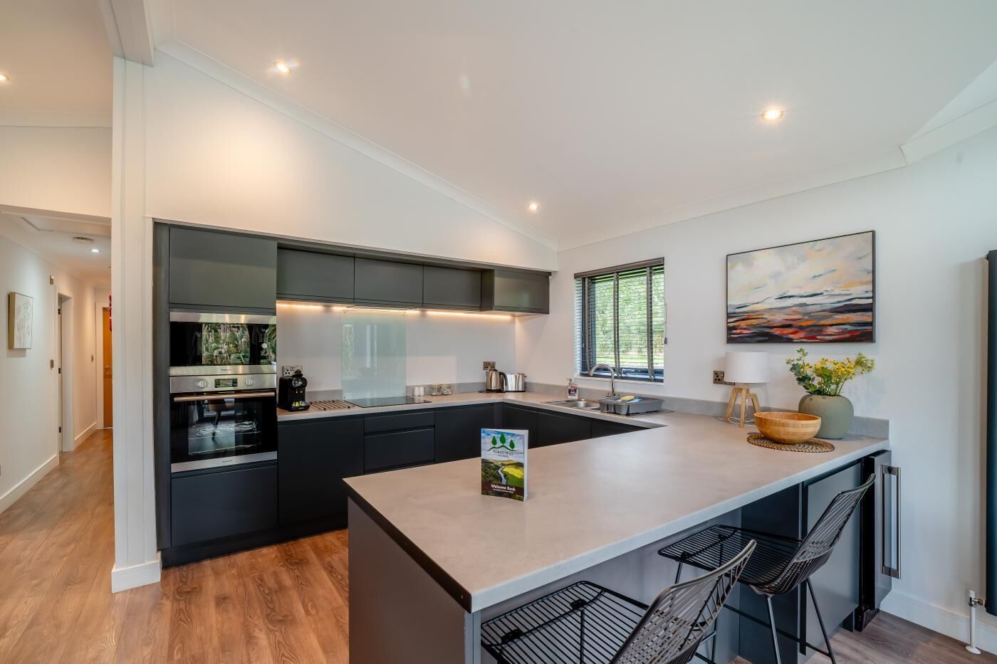 Lave-vaisselle, batterie de cuisine, vaisselle et ustensiles