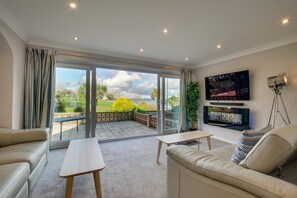 TV - 4 Bed in Brixham (oc-bcharb) (Brixham)