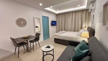 Superior Studio Suite, Balcony | Laptop workspace, blackout curtains, iron/ironing board, free WiFi