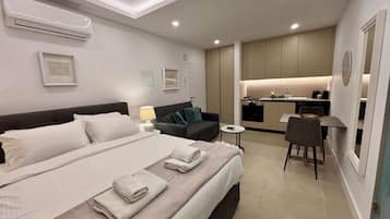 Superior Studio Suite, Balcony | Laptop workspace, blackout curtains, iron/ironing board, free WiFi