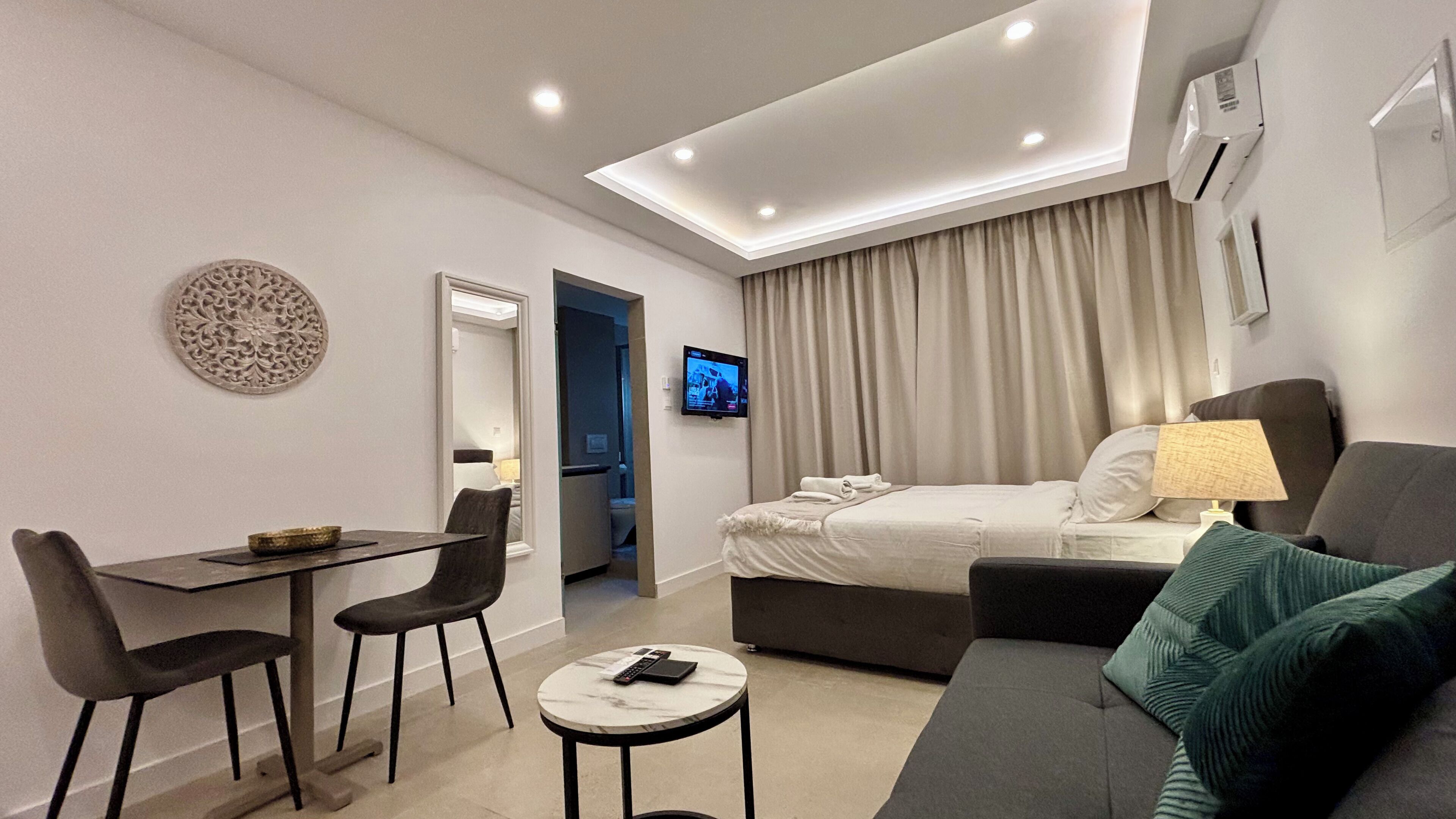 Superior Studio Suite, Balcony | Living area