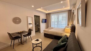 Laptop workspace, blackout curtains, iron/ironing board, free WiFi - White Arches Studio Suite by TrulyCyprus (Limassol)