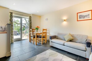 TV - 2 Bed in Totnes (oc-bcteig) (Broadhempston)