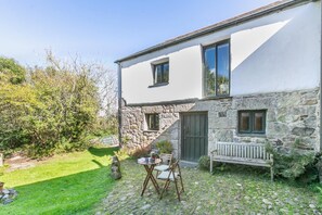 Outdoor dining - 1 Bed in St. Austell (oc-b33396) (Pentewan Valley)