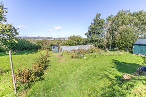 Property grounds - 1 Bed in St. Austell (oc-b33396) (Pentewan Valley)