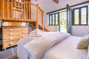 Iron/ironing board, travel cot, free WiFi, bed sheets - 1 Bed in St. Austell (oc-b33396) (Pentewan Valley)
