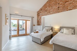 7 bedrooms, iron/ironing board, free WiFi, bed sheets - 7 Bed in Ellough (oc-g33283) (Ellough)