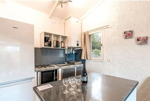 Private kitchen - Villa "Rondinara" 65m² - 2/7 pers, Rondinara, Bonifacio (Bonifacio)
