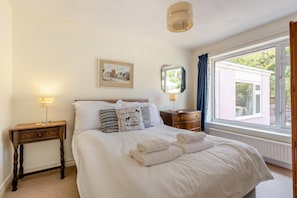 3 chambres, fer et planche à repasser, lit de bébé portatif