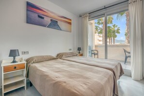 Iron/ironing board, WiFi, bed sheets - Apartment 'Elegance Denia 21' with Shared Pool, Wi-Fi and Air Conditioning (Denia)