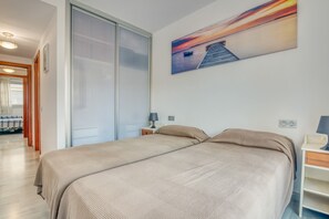 Iron/ironing board, WiFi, bed sheets - Apartment 'Elegance Denia 21' with Shared Pool, Wi-Fi and Air Conditioning (Denia)