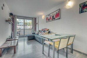 Fernseher, Tischtennisplatte