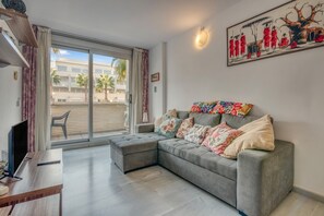 TV, ping pong - Apartment 'Elegance Denia 21' with Shared Pool, Wi-Fi and Air Conditioning (Denia)