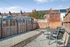 Outdoor dining - 3 Bed in Lincoln (oc-w33395) (Lincoln)