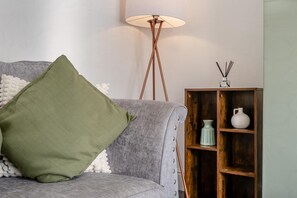 TV - 3 Bed in Lincoln (oc-w33395) (Lincoln)