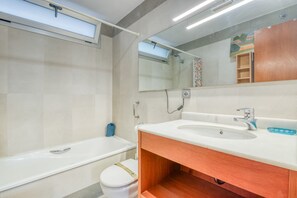 Een douche, handdoeken