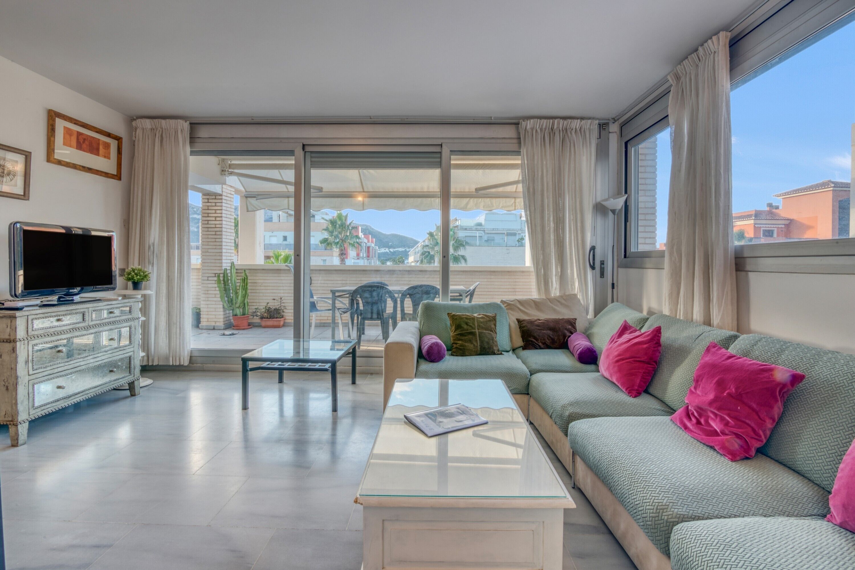 Télévision, table de tennis de table