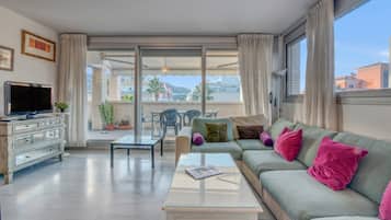 Télévision, table de tennis de table