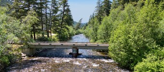 BroadAxe Lodge and 3 Cabins