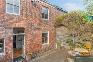 Outdoor dining - 2 Bed in West Lulworth (oc-j33448) (West Lulworth)