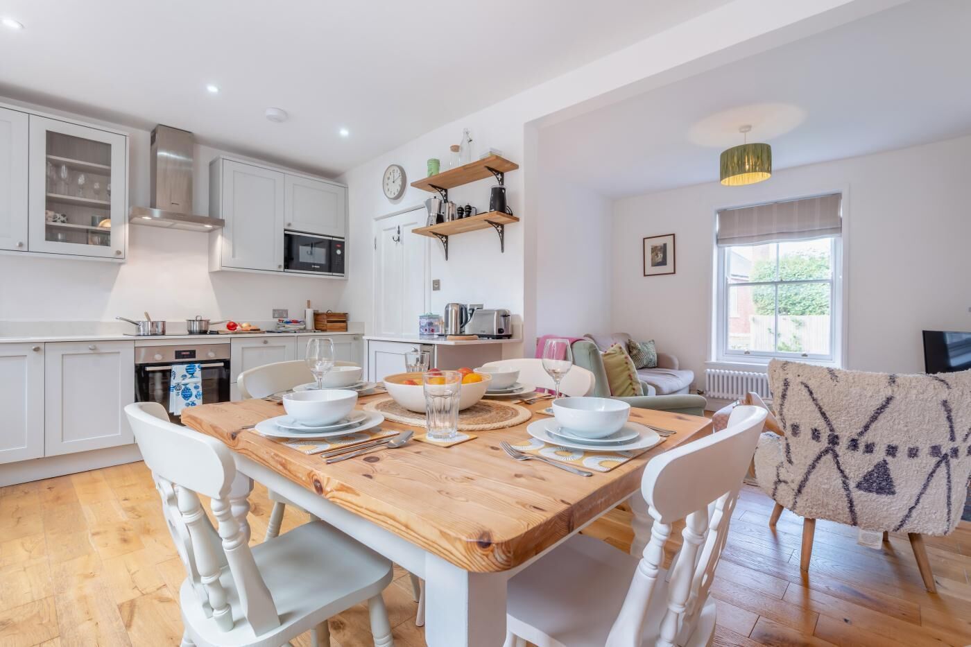 Four, lave-vaisselle, chaise haute