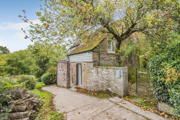 Exterior - 3 Bed in Newton St. Margarets (oc-o33367) (Newton Saint Margarets)