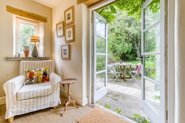 Televisión y chimenea 