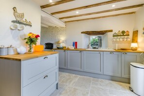 Interior - 3 Bed in Newton St. Margarets (oc-o33367) (Newton Saint Margarets)