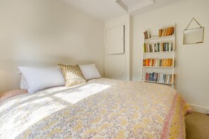 3 slaapkamers, een strijkplank/strijkijzer, gratis wifi, beddengoed