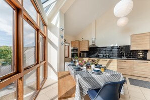 Microwave, oven, dishwasher, highchair - 3 Bed in Croyde (oc-c33433) (Croyde)