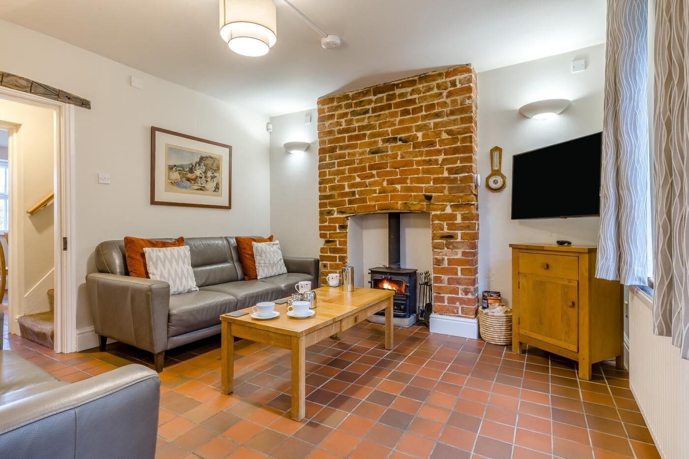 TV, fireplace