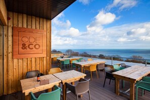 تناول الطعام بالخارج