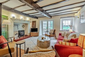 TV, fireplace - 4 Bed in Ellonby (oc-y33284) (Ellonby)