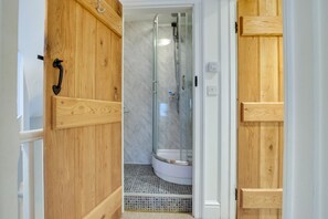 Hair dryer, towels - 3 Bed in Dartmouth (oc-bc0512) (Dartmouth)