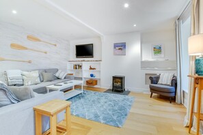 TV - 3 Bed in Dartmouth (oc-bc0512) (Dartmouth)