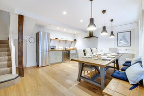Dining - 3 Bed in Dartmouth (oc-bc0512) (Dartmouth)