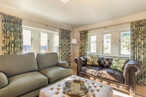 TV, fireplace - 3 Bed in Calver (oc-h33087) (Calver)
