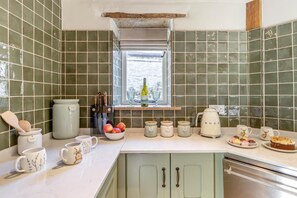 Micro-ondes, four, lave-vaisselle