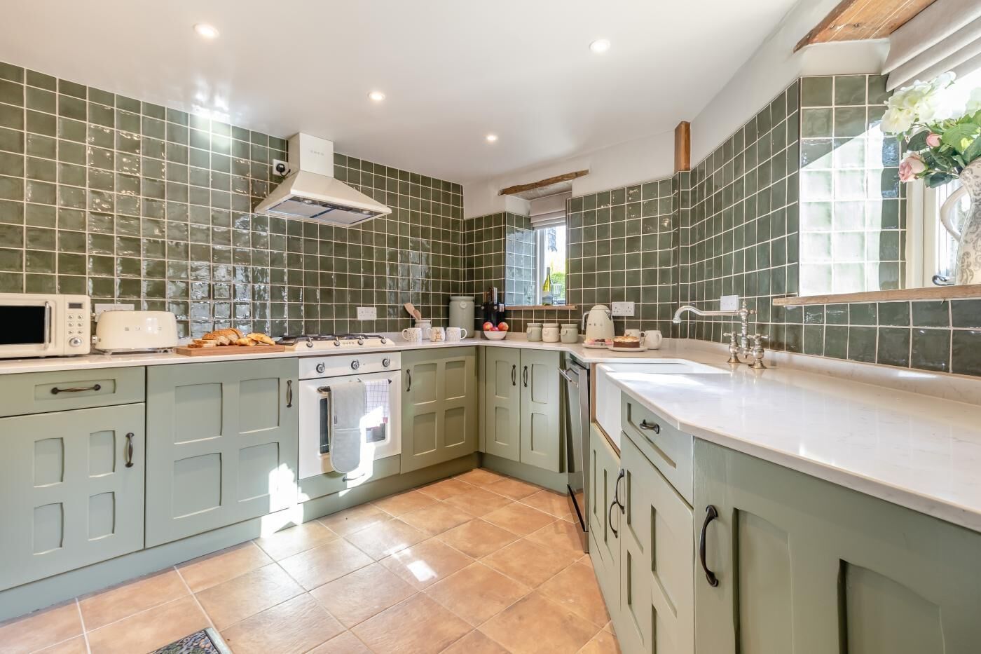 ميكروويف، فرن، غسالة أطباق، مستلزمات طهي/أطباق/أوعية