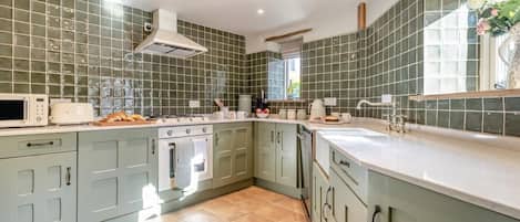 ميكروويف، فرن، غسالة أطباق، مستلزمات طهي/أطباق/أوعية