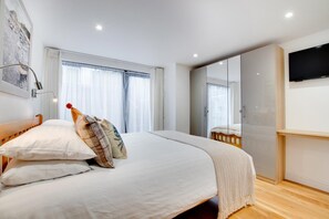 Iron/ironing board, free WiFi, bed sheets - 2 Bed in Dartmouth (oc-bcsail) (Dartmouth)