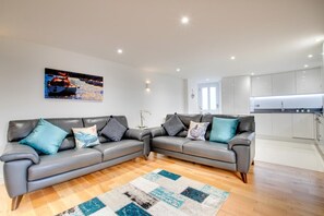 TV - 2 Bed in Dartmouth (oc-bcsail) (Dartmouth)