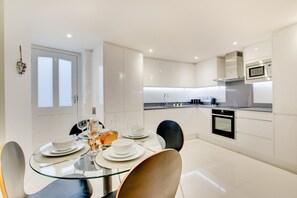 Dining - 2 Bed in Dartmouth (oc-bcsail) (Dartmouth)