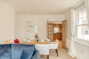 Dining - 3 Bed in Dartmouth (oc-b33359) (Dartmouth)